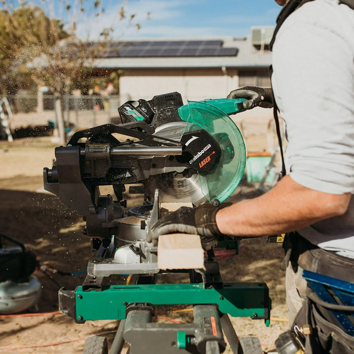 Metabo HPT MultiVolt 36V Sliding Miter Saw 10-Inch Blade C3610DRAQAM image 2