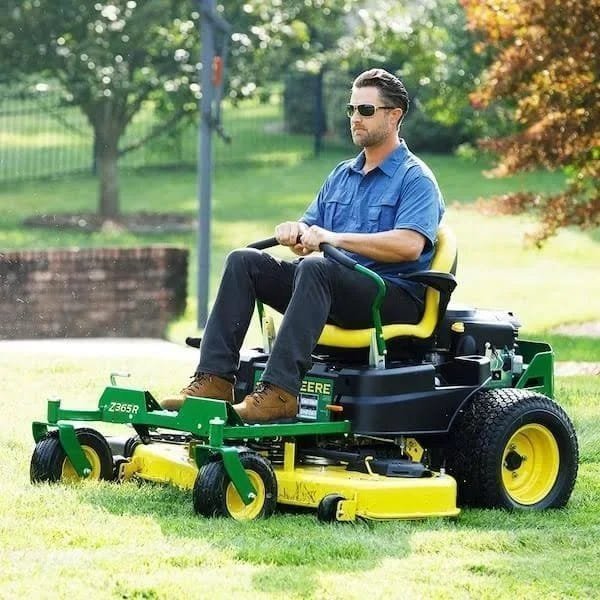 Z365R 48 in. 24 HP Gas Dual Hydrostatic Zero-Turn Riding Mower image 4