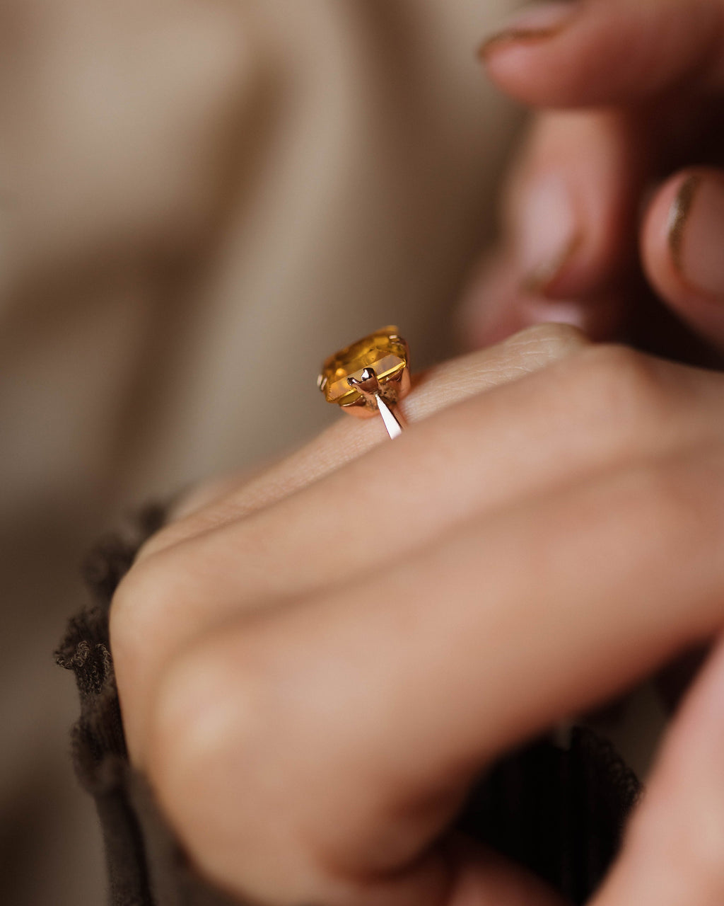 Nina Vintage 9ct Gold Yellow Paste Single Stone Ring
