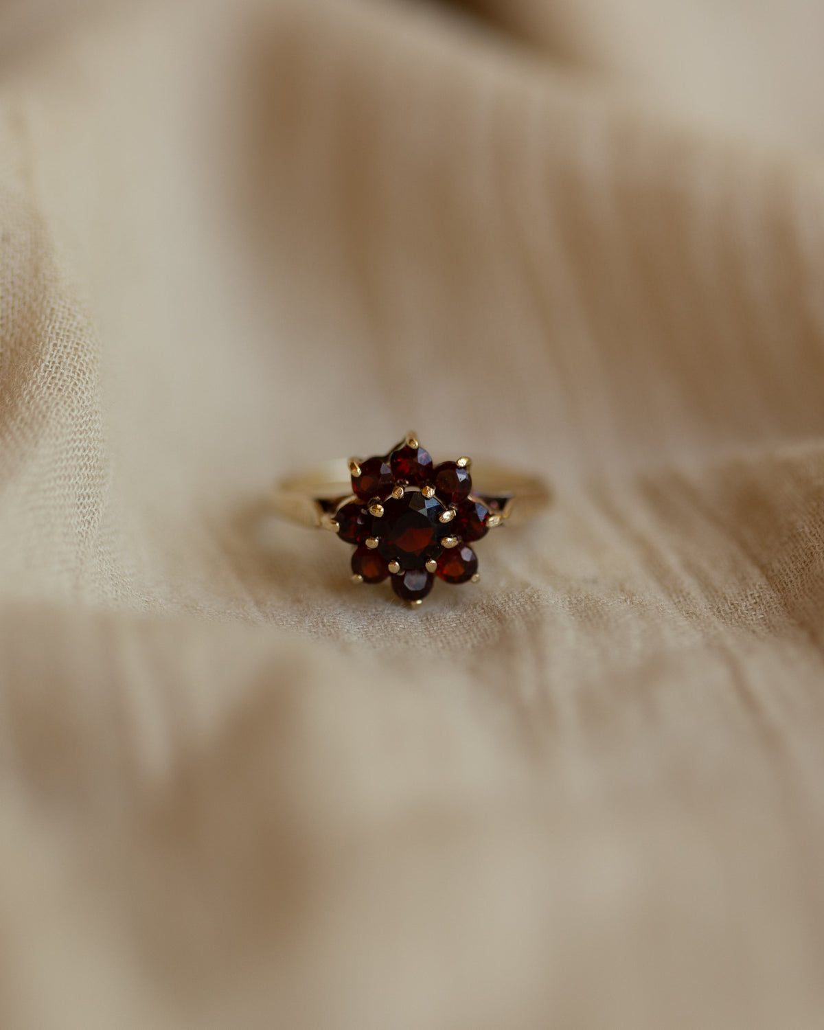 Rosetta 1974 Vintage 9ct Gold Garnet Cluster Ring