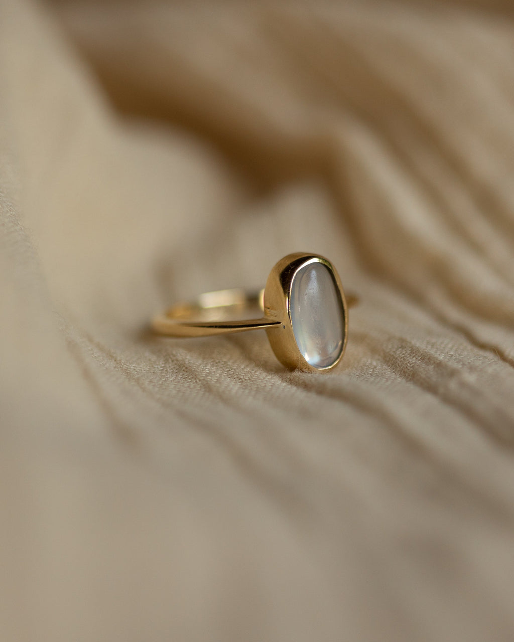 Birdie Vintage 9ct Gold Moonstone Single Stone Ring