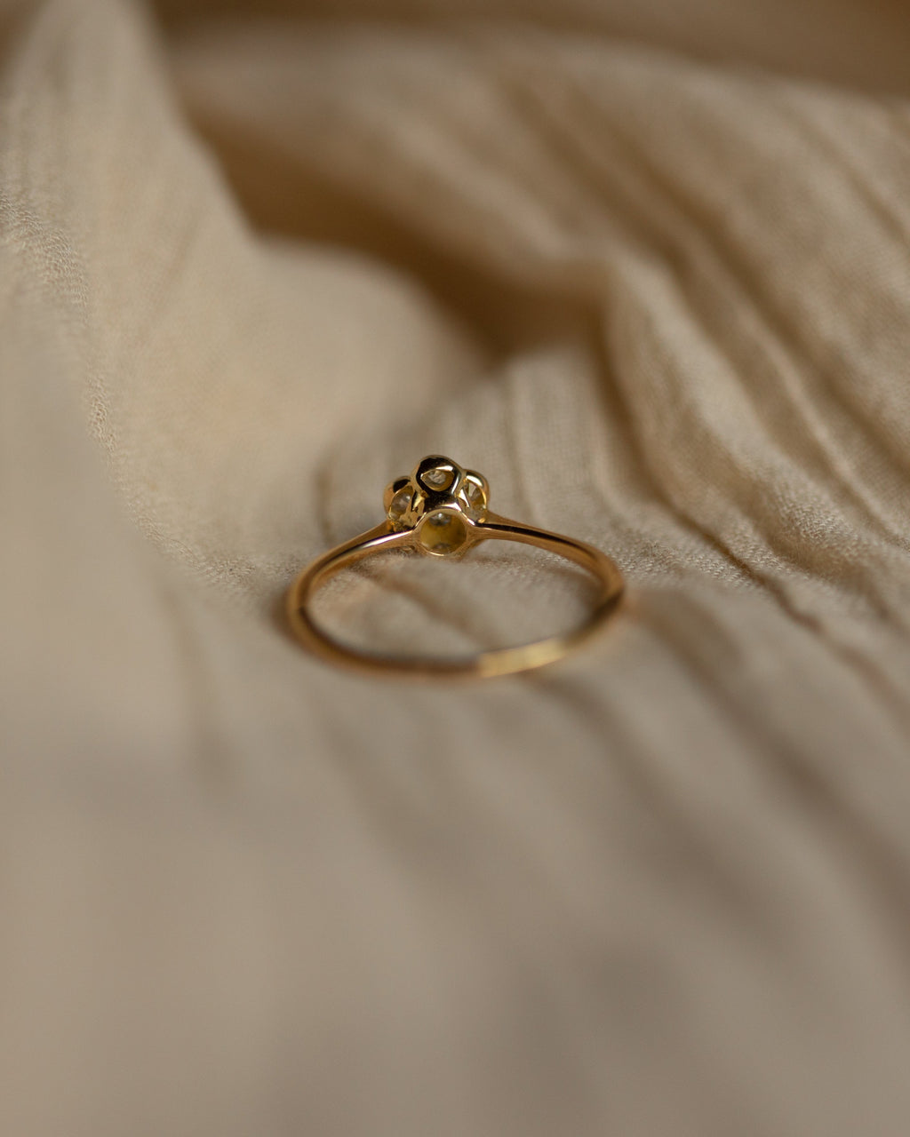 Madelyn Vintage 18ct Gold Diamond Daisy Cluster Ring
