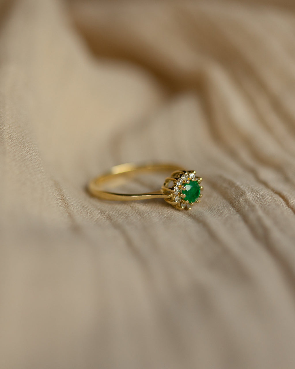 Rosette 1982 Vintage 18ct Gold Emerald & Diamond Cluster Ring