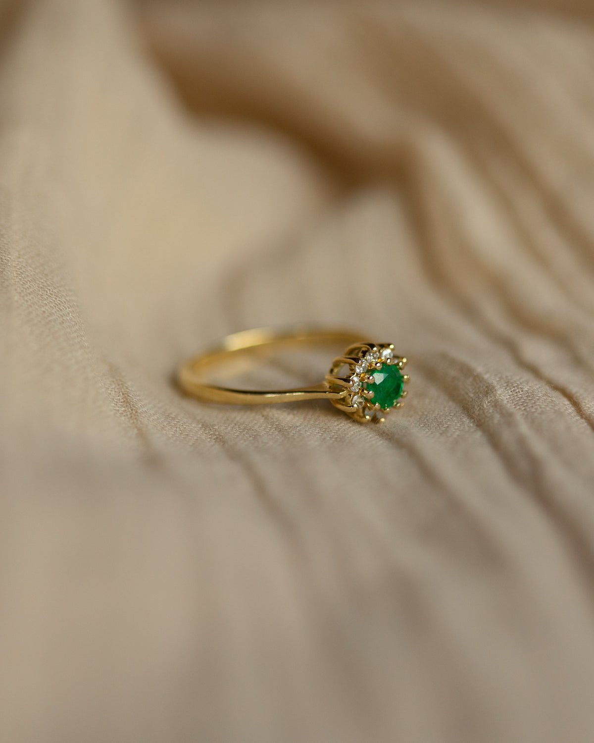 Rosette 1982 Vintage 18ct Gold Emerald & Diamond Cluster Ring