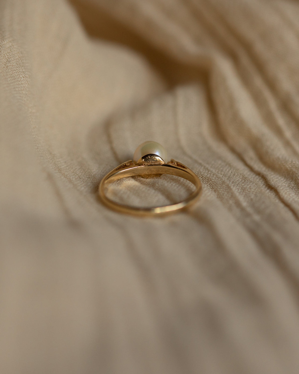 Anne Vintage 9ct Gold Pearl Single Stone Ring