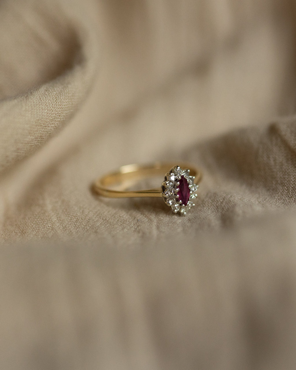 Avril 1985 Vintage 9ct Gold Ruby & Diamond Marquise Cluster Ring