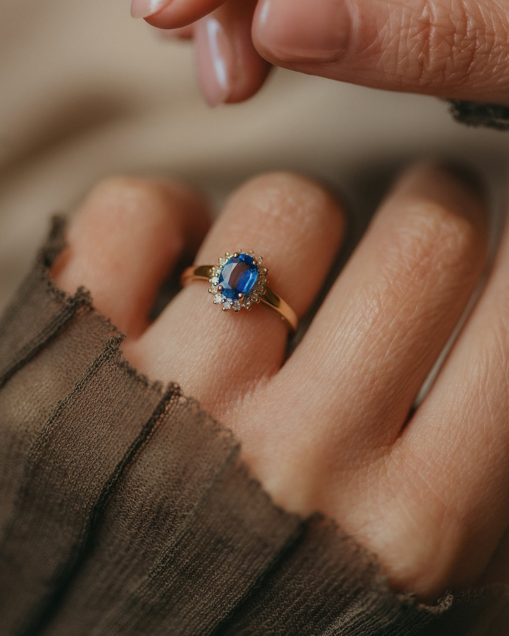 Hester Vintage 9ct Gold Sapphire & Diamond Cluster Ring