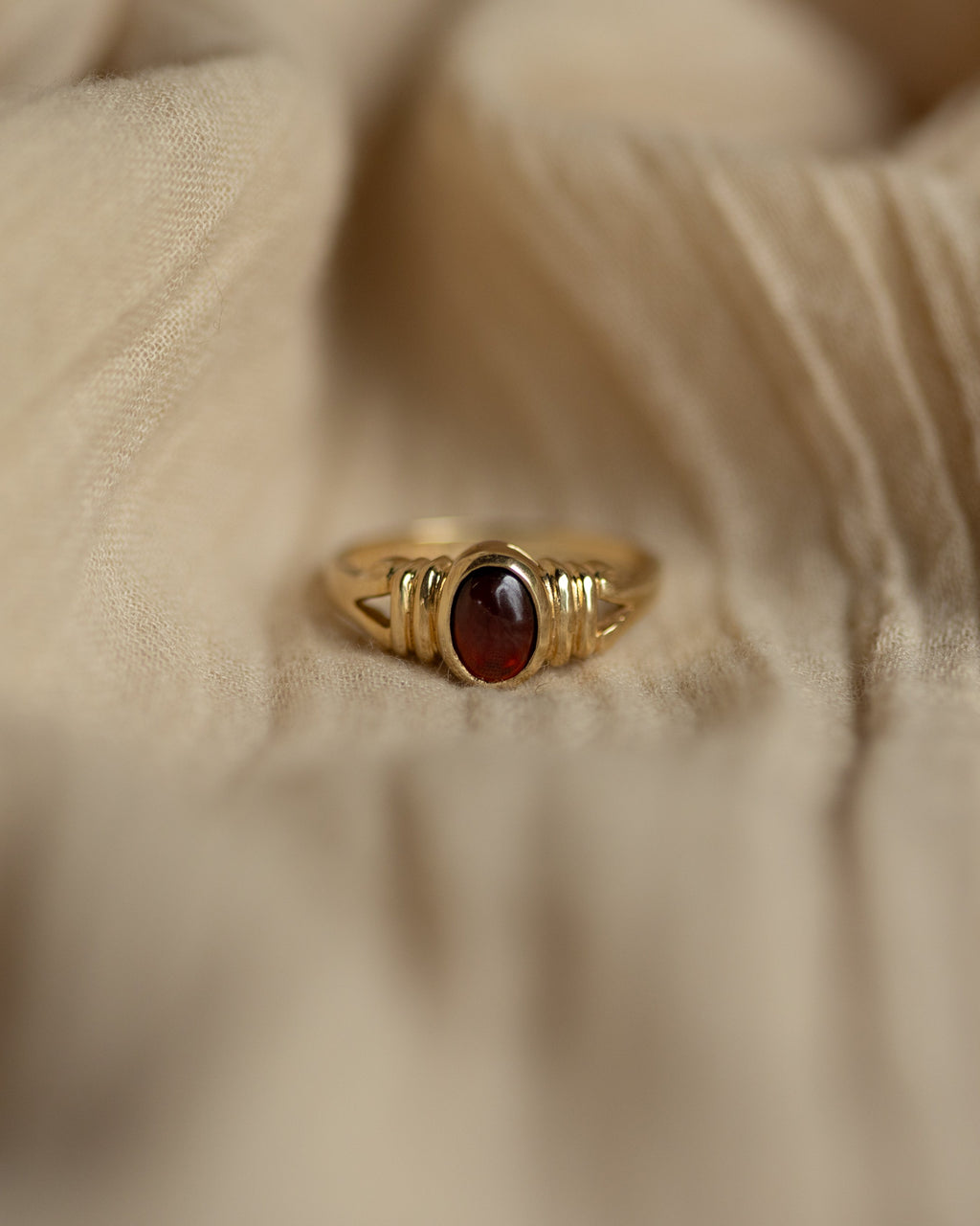 Drusilla 1994 Vintage 9ct Gold Garnet Single Stone Ring