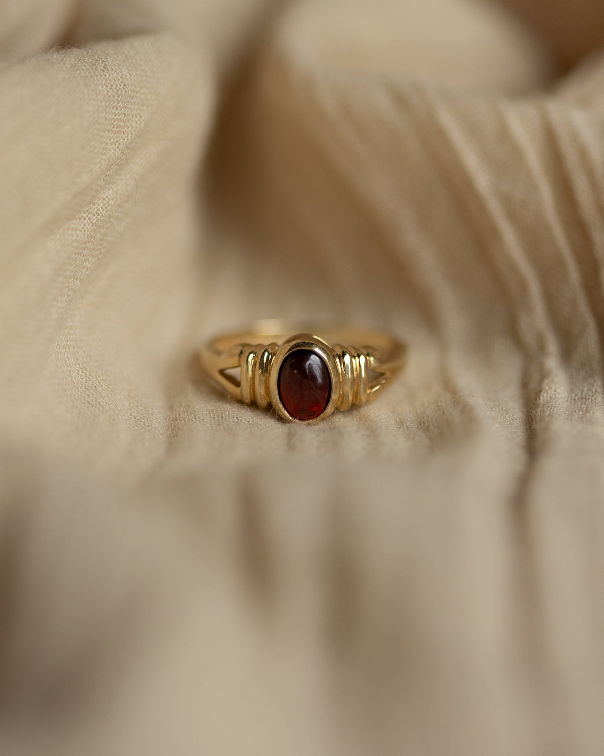 Drusilla 1994 Vintage 9ct Gold Garnet Single Stone Ring