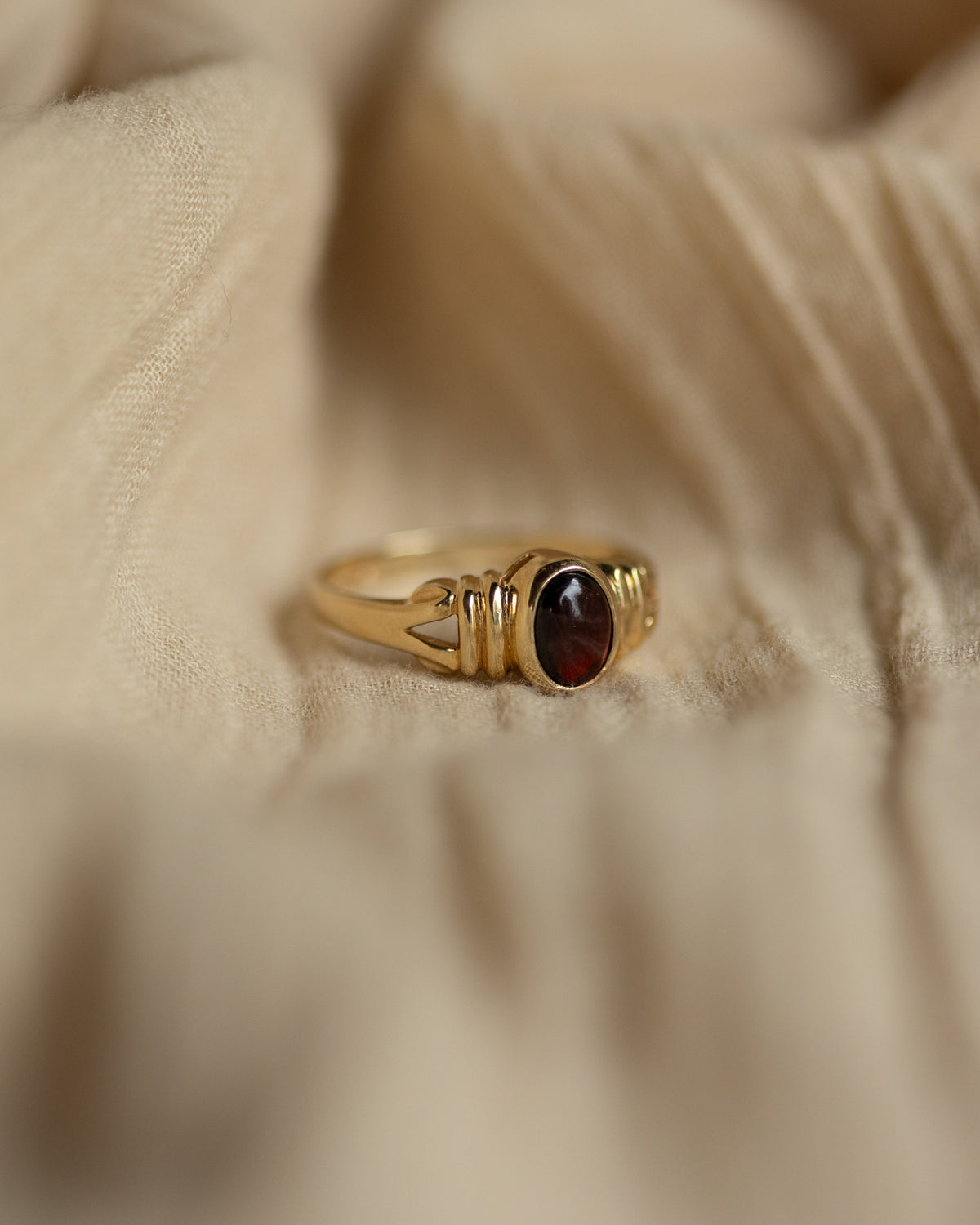 Drusilla 1994 Vintage 9ct Gold Garnet Single Stone Ring
