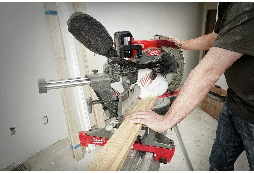 Milwaukee 18V Lithium-Ion Brushless Cordless 12 in. Dual Bevel Sliding Compound image 2