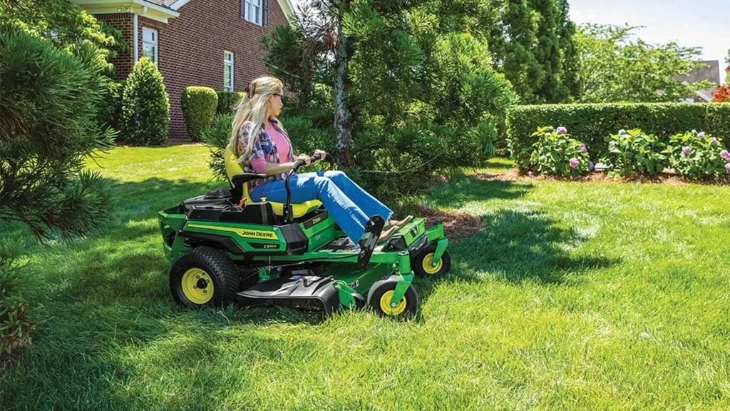 Z20R ZTrak™ Mower with 42-in. Decks. image 2