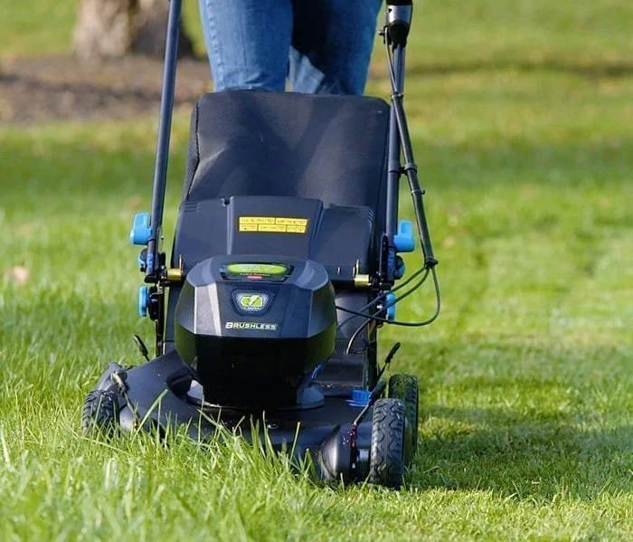 21 in. Super Recycler 60-Volt SmartStow Max Cordless Battery Walk Behind Mower 7.5 Ah Battery and Charger Included image 2