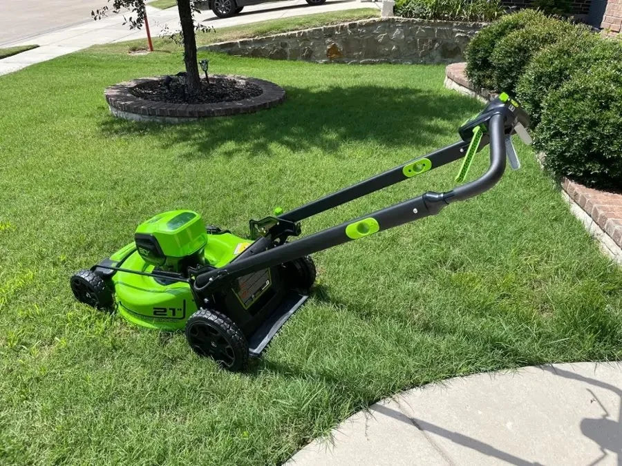 Greenworks 80V 21-Inch Self-Propelled Lawn Mowers. image 3