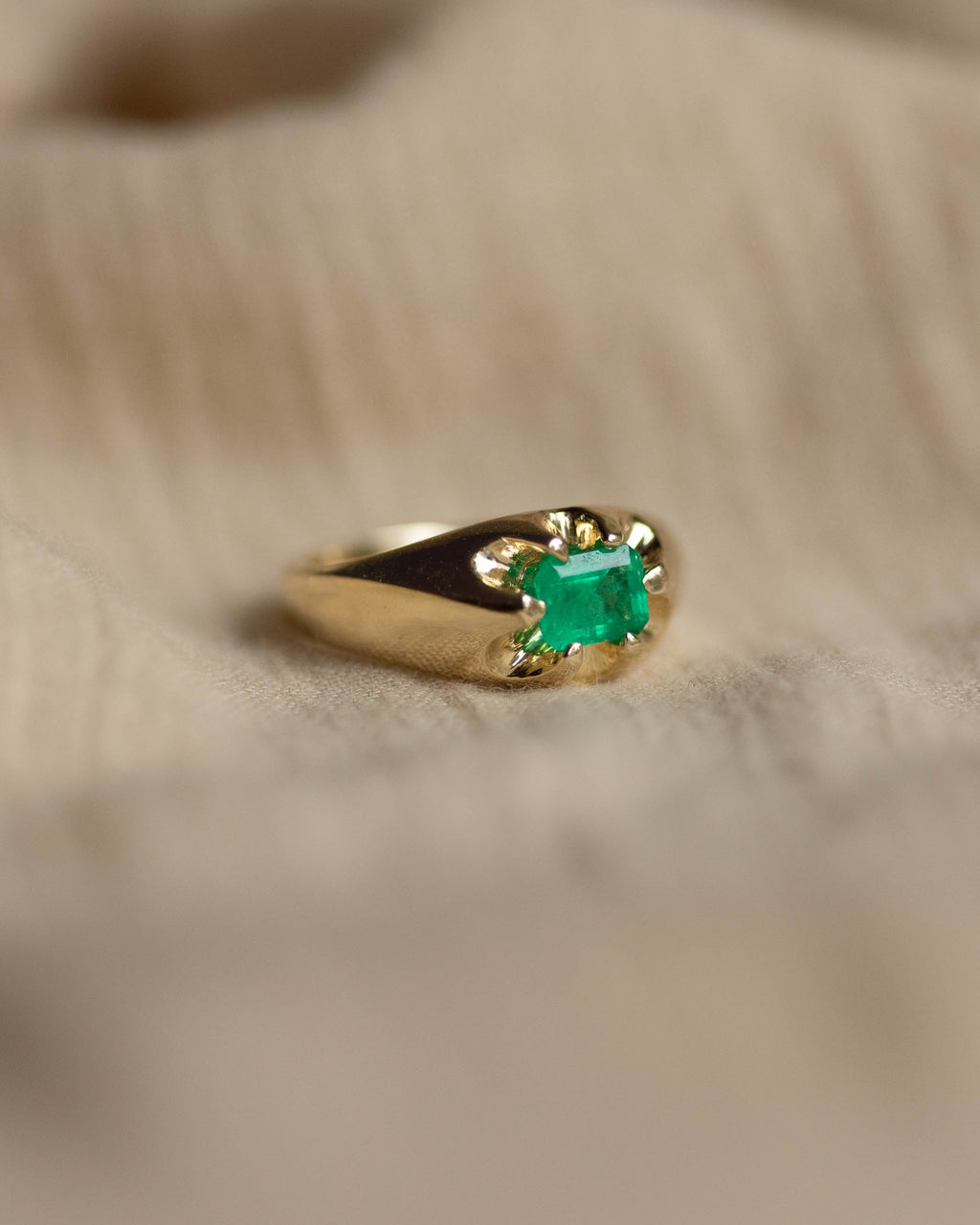 Jennet Vintage 14ct Gold Single Stone Emerald Ring