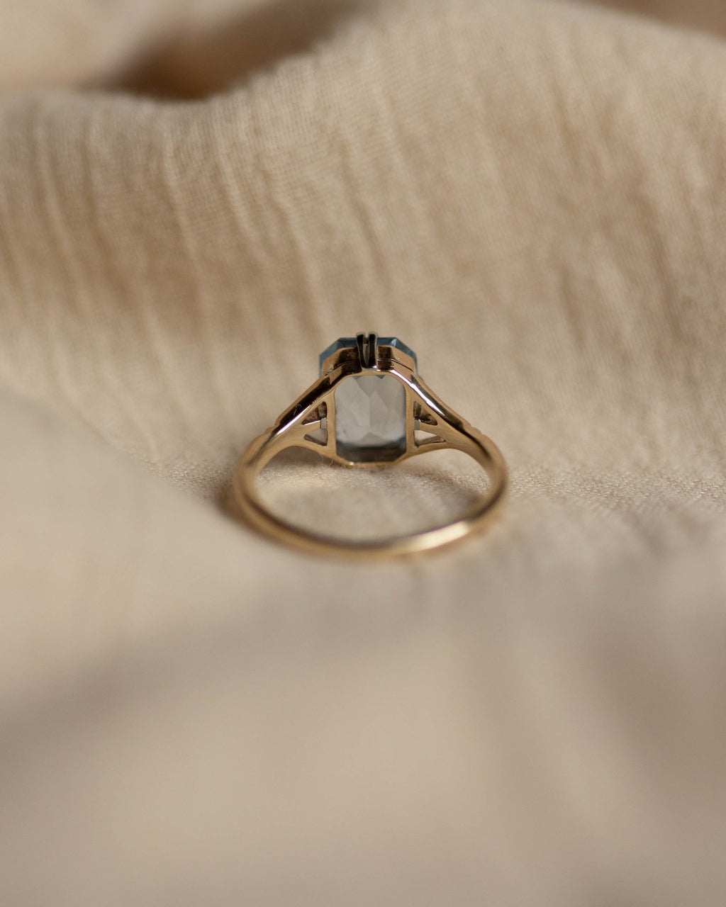 Irene Vintage 9ct Gold Blue Topaz Single Stone Ring